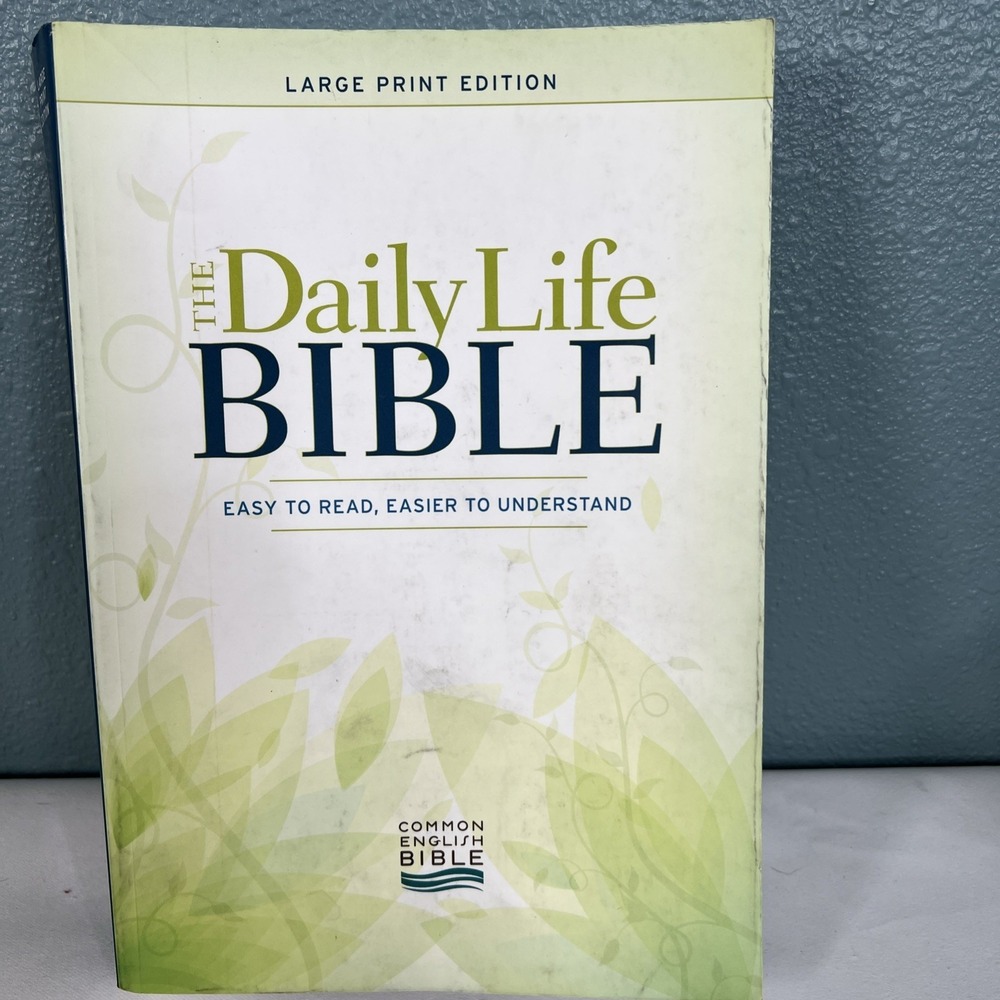 The Daily Life Bible (Common English Bible) Large Print Edition Guideposts  2011
